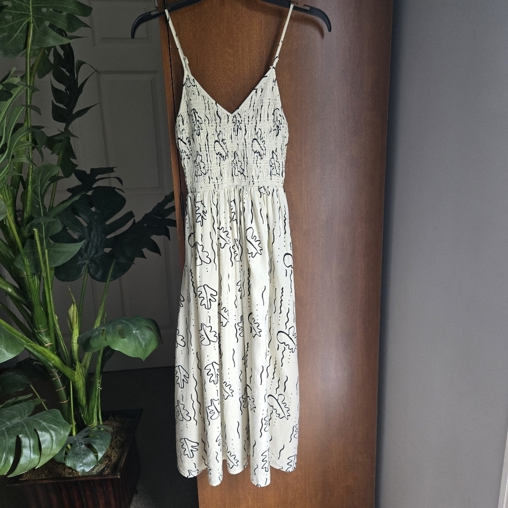 Urban Outfitters Off White W Black Doodle Print Sundress With Smocked Bodice - Picture 3 of 6